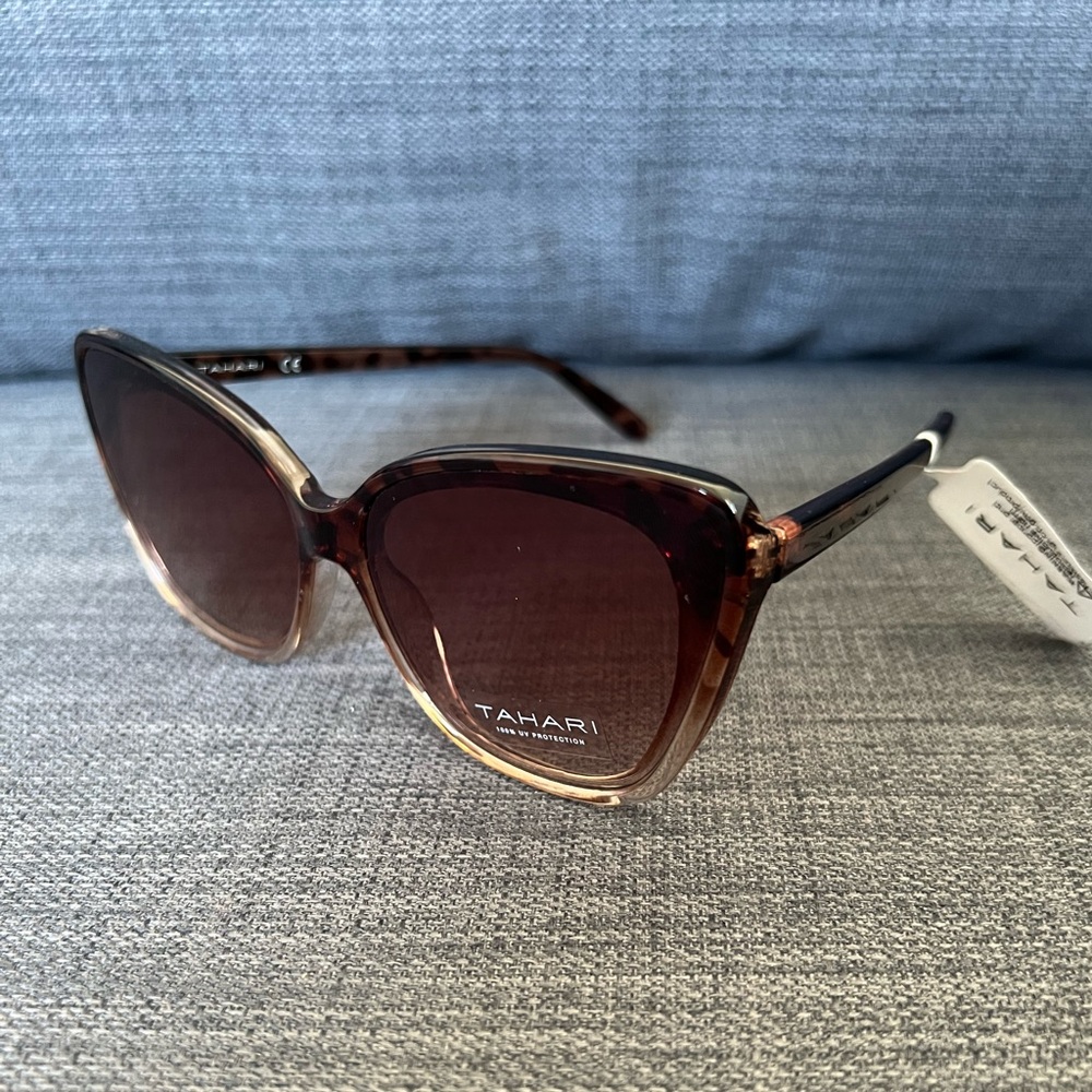 NWT TAHARI OVERSIZED TORTOISE SUNGLASSES EYEWEAR